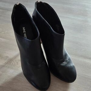 Nine West Black Leather Zip-Back Ankle Heeled Boots